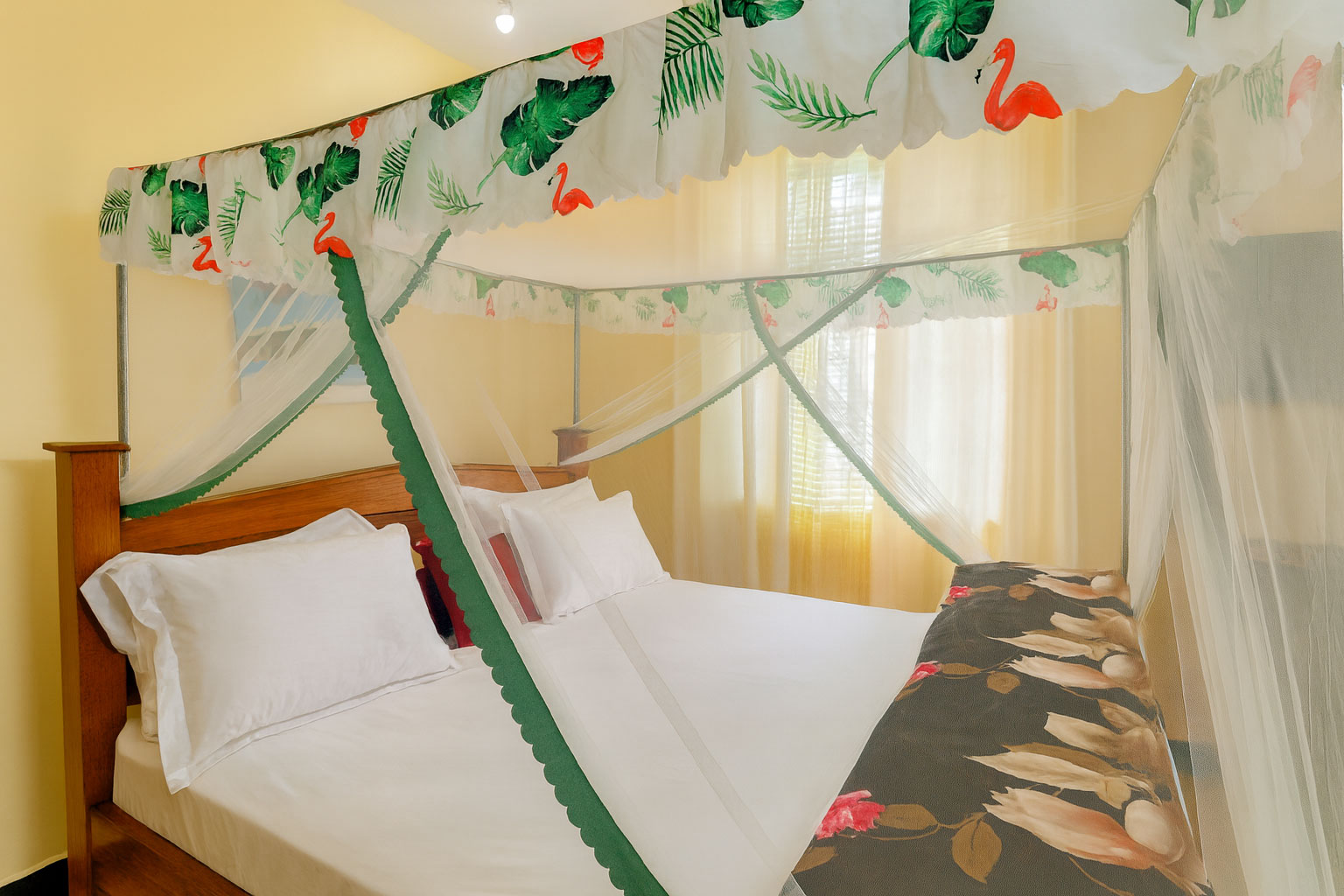 Mountain View Room with king size bed and balcony